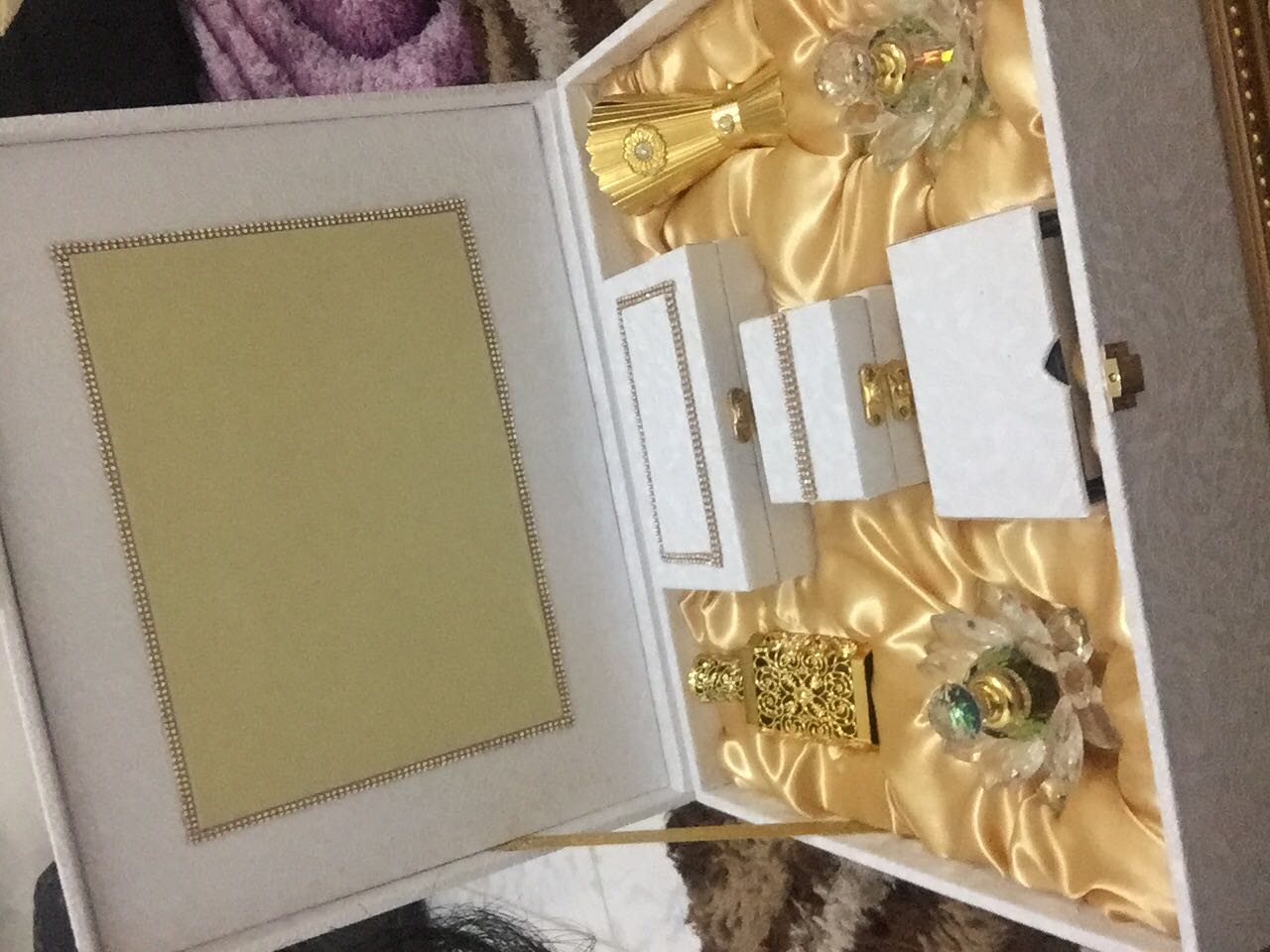 صندوق افراح وعطور ومهر للعروس
