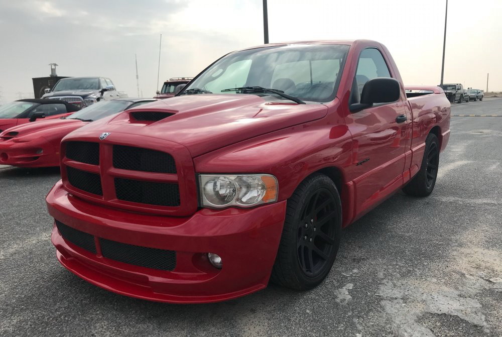  Dodge Ram SRT-10سنة الصنع ٢٠٠٤