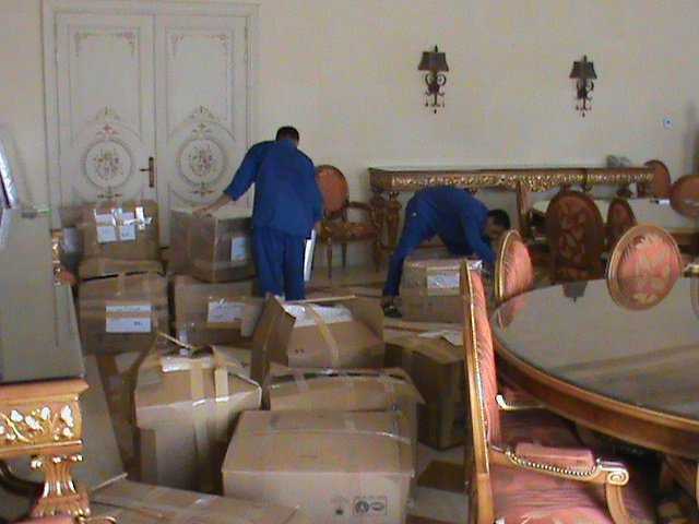 نقل عفش فك ونقل وتركيب جميع انواع غرف النوم صيني محلي ايكيا ميداس دقين في العمل بانسب الاسعار يوجد كراتين وتغليف نقل مخازن وشركات جميع مناطق الكويت 99536629نقل عفش 