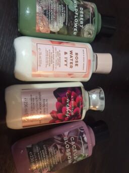 لوشن تعطير الجسم وتغذية البشرة الامريكي 