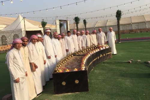 خدمة قهوجيه نوبيين شاي وقهوه وزعتر وعصير ومحمل تمرًوفاليه بركن ٦٧٧٧١٨٨٢